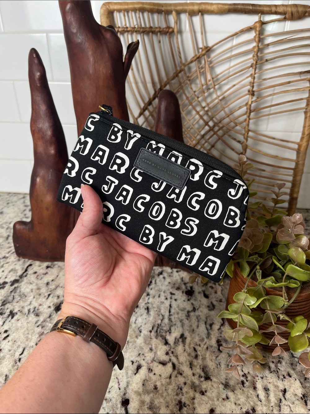 Marc Jacobs Black and White Logo Wristlet Pouch - Picture 3 of 7